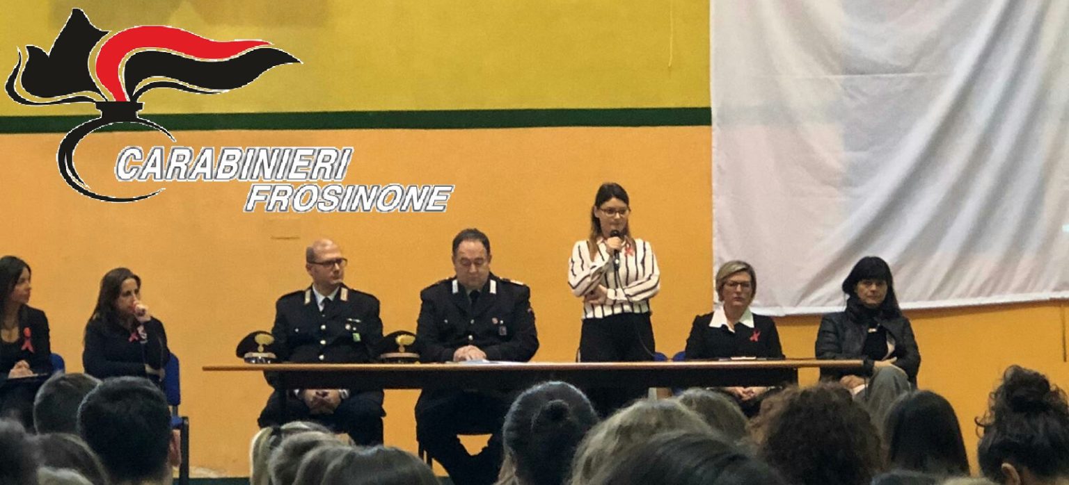 un momento dell'incontro tra i Carabinieri e gli studenti dell'Istituto "L. Pietrobono" di Alatri