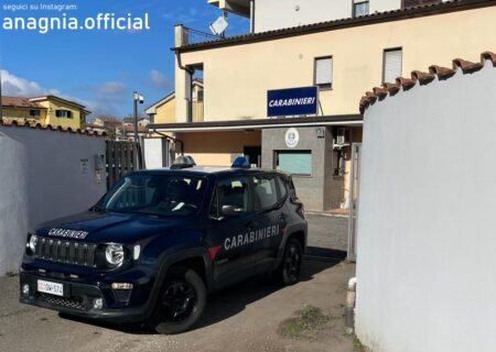 Artena. Va in giro con un bastone e senza aver mai conseguito la patente: 23enne in manette