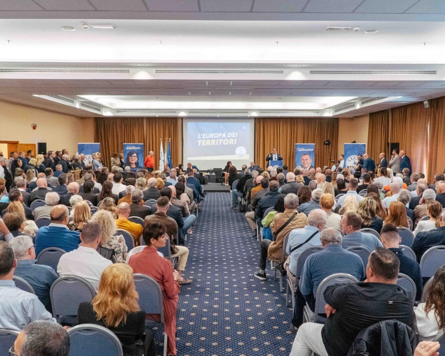 Tripudio per Mario Abbruzzese a Roma: 1000 persone allo Sheraton per l’evento con Bonfrisco e Cartaginese