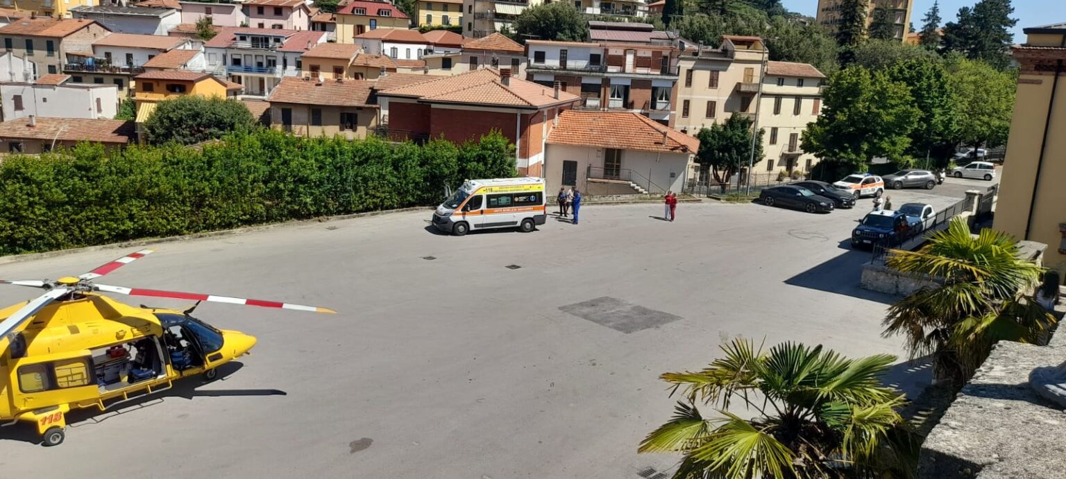 Fiuggi. Cade e si ferisce gravemente, elitrasportato d’urgenza in un ospedale della Capitale