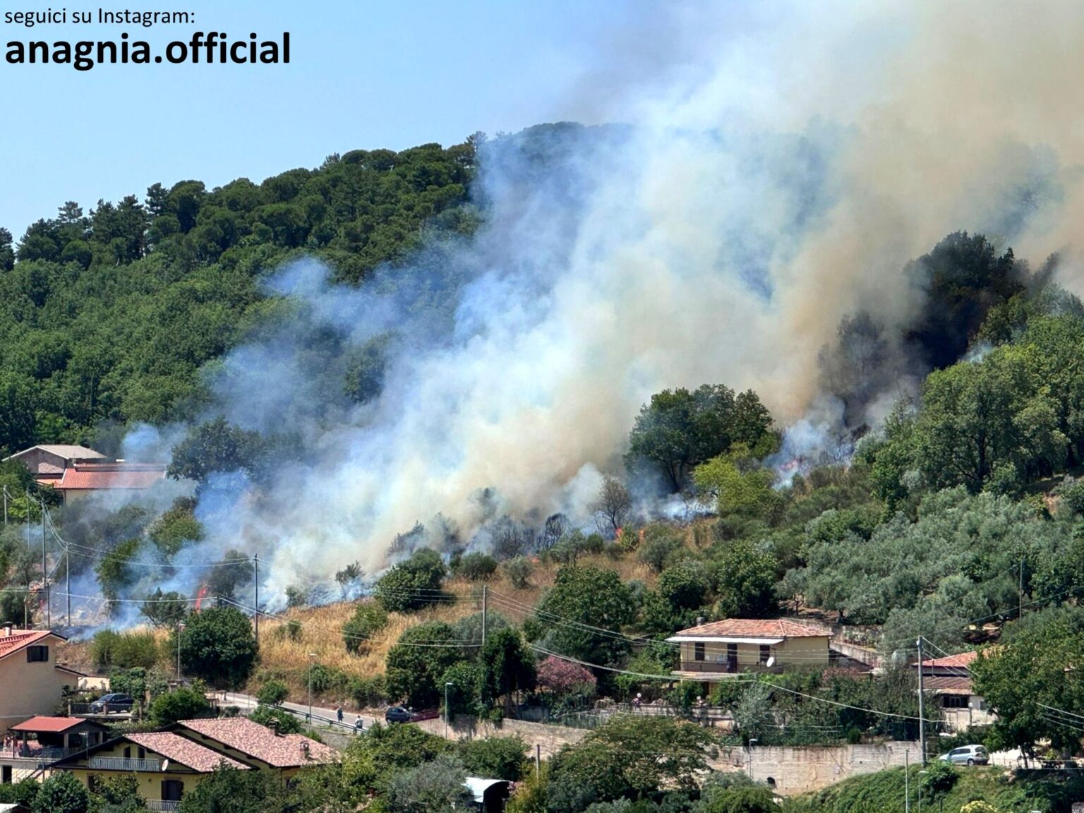 Violento incendio sulle montagne di Fumone, in corso le operazioni di spegnimento