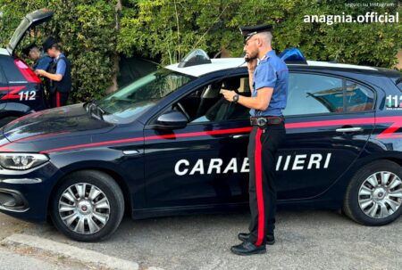 Frosinone, rubano merce dal negozio e la nascondono in auto: due dipendenti denunciati dai Carabinieri